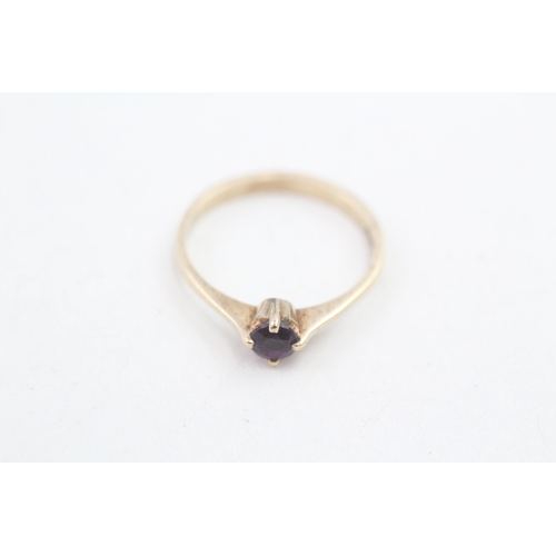 141 - 9ct gold amethyst solitaire ring (1.4g) Size M