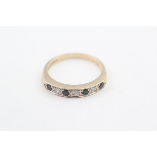 152 - 9ct gold sapphire and diamond set seven stone eternity ring (1.7g) Size K