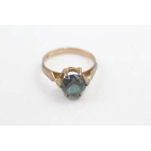 159 - 9ct gold vintage green gemstone set solitaire ring (2.6g) Size P 1/2