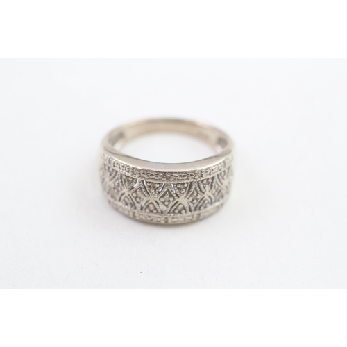 168 - 9ct gold diamond set ornate cut our pattern dress ring (3.1g) Size L