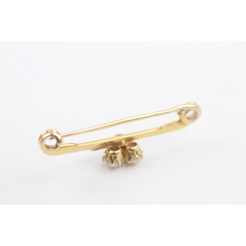 175 - 15ct gold opal set clover bar brooch (3g)