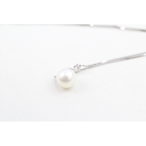 179 - 18ct white gold cultured pearl set pendant necklace (2.2g)