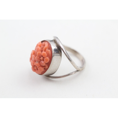 182 - 18ct white gold hand carved coral floral bouquet cocktail ring (6g) Size K