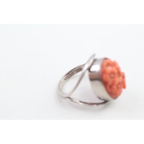 182 - 18ct white gold hand carved coral floral bouquet cocktail ring (6g) Size K