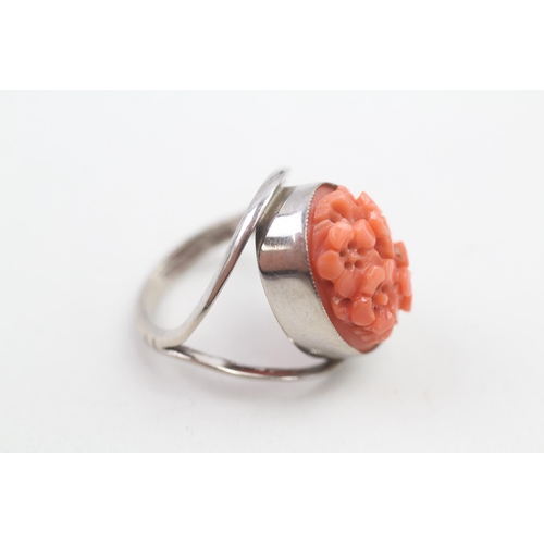 182 - 18ct white gold hand carved coral floral bouquet cocktail ring (6g) Size K