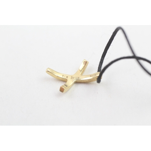 183 - 18ct gold contemporary cross pendant and t-bar fastening on a black leather necklace (3.4g)