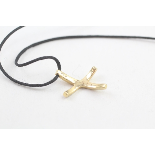 183 - 18ct gold contemporary cross pendant and t-bar fastening on a black leather necklace (3.4g)