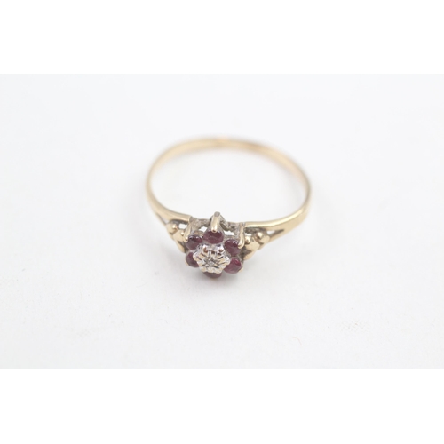 213 - 9ct gold vintage ruby and diamond set cluster ring (1.4g) Size R