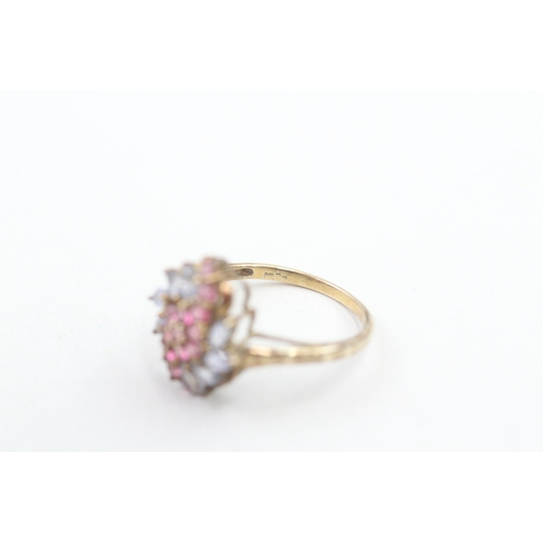 217 - 9ct gold pink tourmaline and blue sapphire set cluster ring (2.4g) Size P