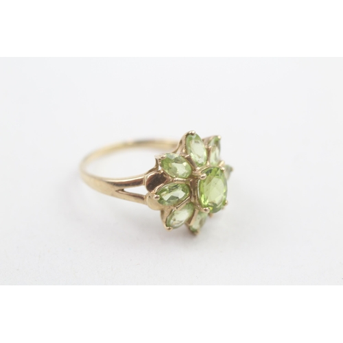 220 - 9ct gold peridot set cluster ring (3g) Size P