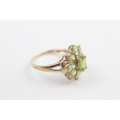 220 - 9ct gold peridot set cluster ring (3g) Size P