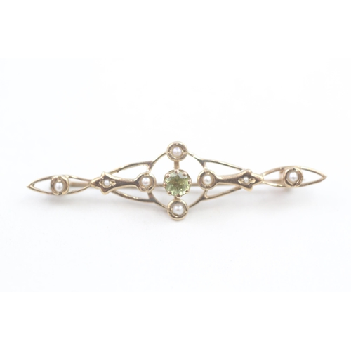 222 - 9ct gold split pearl and peridot set ornate bar brooch (3.3g)