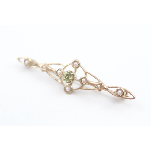 222 - 9ct gold split pearl and peridot set ornate bar brooch (3.3g)