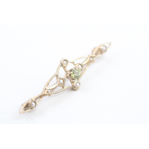 222 - 9ct gold split pearl and peridot set ornate bar brooch (3.3g)