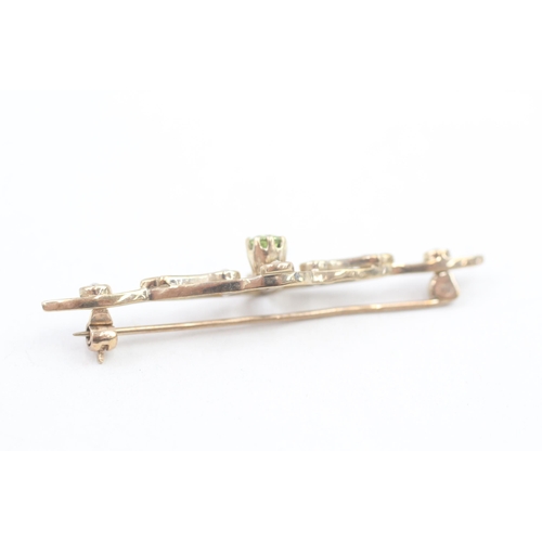 222 - 9ct gold split pearl and peridot set ornate bar brooch (3.3g)