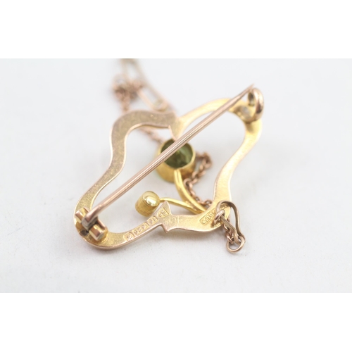 228 - 15ct gold antique peridot and cultured pearl set brooch (3.3g)