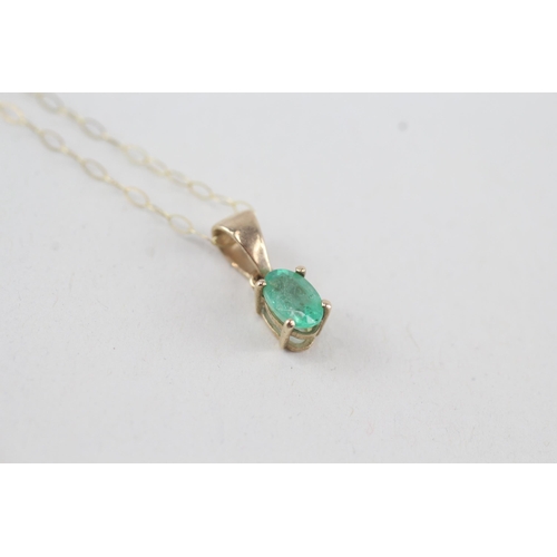 38 - 9ct gold oval emerald single stone pendant necklace   0.9g