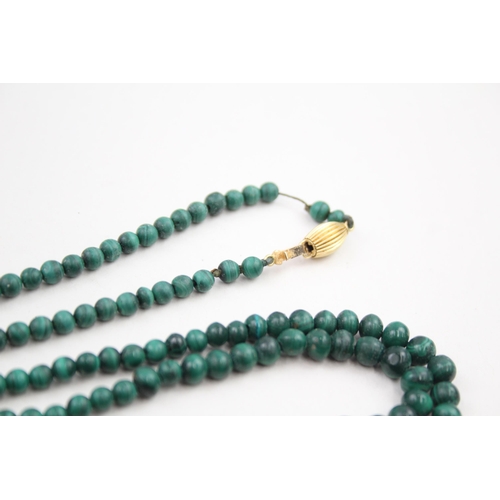 44 - 18ct gold clasp malachite single strand necklace   47.6g