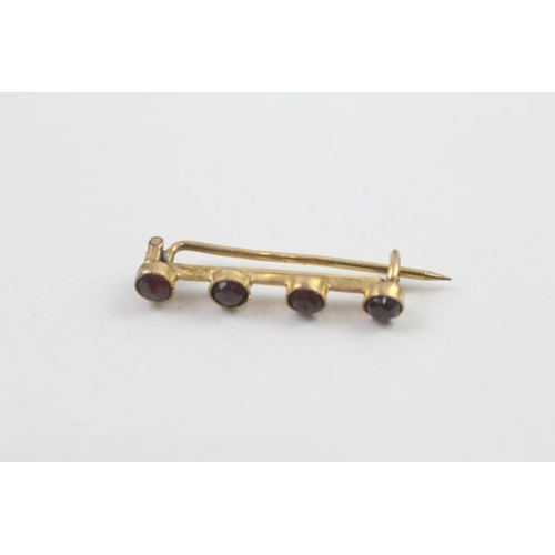 57 - 8ct gold garnet brooch   0.9g