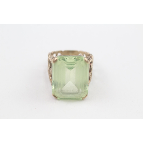 71 - 9ct gold uranium glass cocktail ring Size M  9.7g