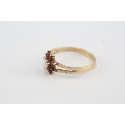 75 - 9ct gold opal & garnet floral cluster ring (1.8g) Size Q