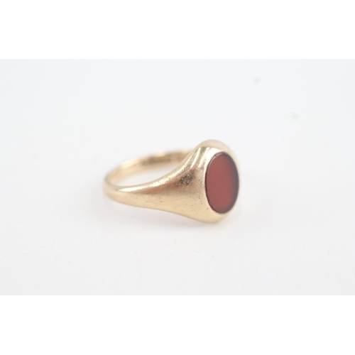 85 - 9ct gold oval carnelian signet ring (3.4g) Size N