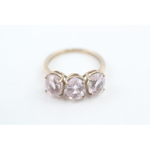 88 - 9ct gold kunzite three stone ring (3g) Size O