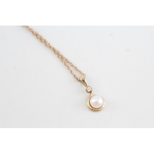 96 - 9ct gold diamond & cultured pearl pendant necklace (2.4g)