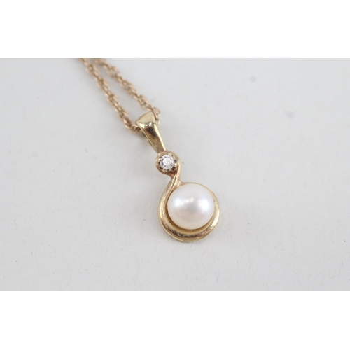 96 - 9ct gold diamond & cultured pearl pendant necklace (2.4g)
