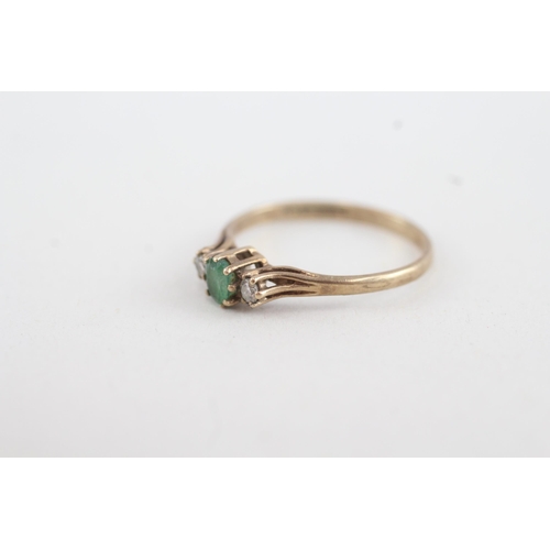 121 - 9ct gold diamond & emerald three stone ring (1.2g) Size  K