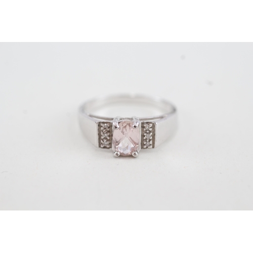 124 - 9ct white gold oval morganite single stone ring with diamond sides (2.8g) Size  N
