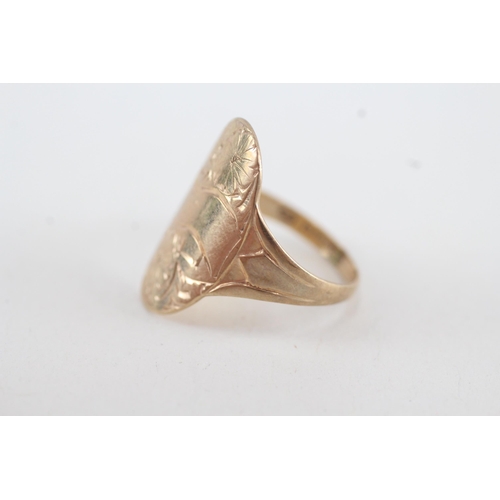 130 - 9ct gold vintage ring with engraved floral motif (2.6g) Size  N