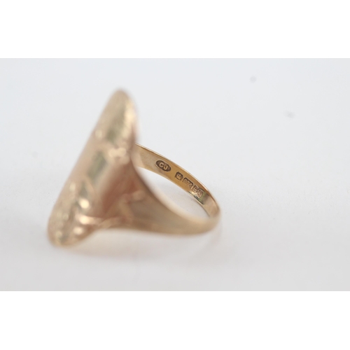 130 - 9ct gold vintage ring with engraved floral motif (2.6g) Size  N