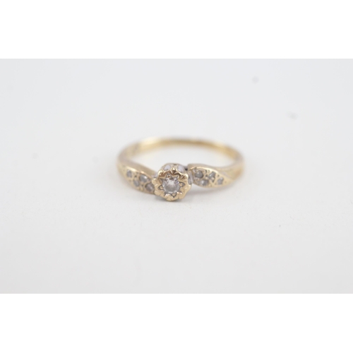 132 - 9ct gold diamond dress ring (1.6g) Size  J