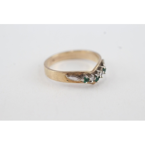 133 - 9ct gold diamond & emerald five stone chevron ring (2.6g) Size  N