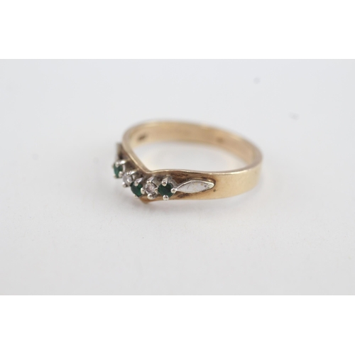 133 - 9ct gold diamond & emerald five stone chevron ring (2.6g) Size  N