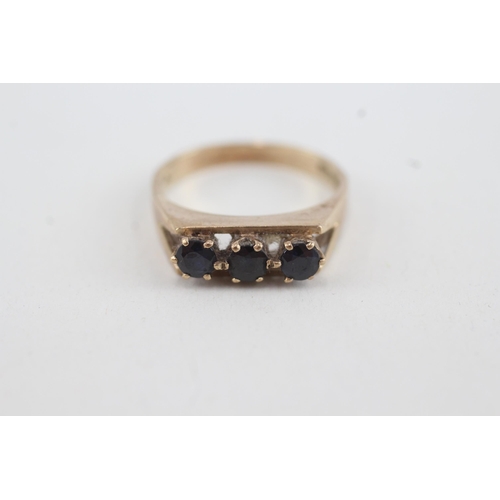 135 - 9ct gold sapphire three stone ring (2.8g) Size  O