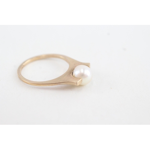 136 - 9ct gold cultured pearl single stone ring (2.1g) Size  K 1/2