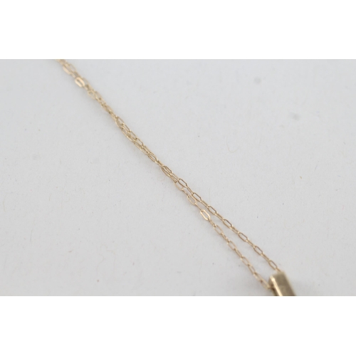 150 - 9ct gold diamond single stone bar pendant necklace (1g)