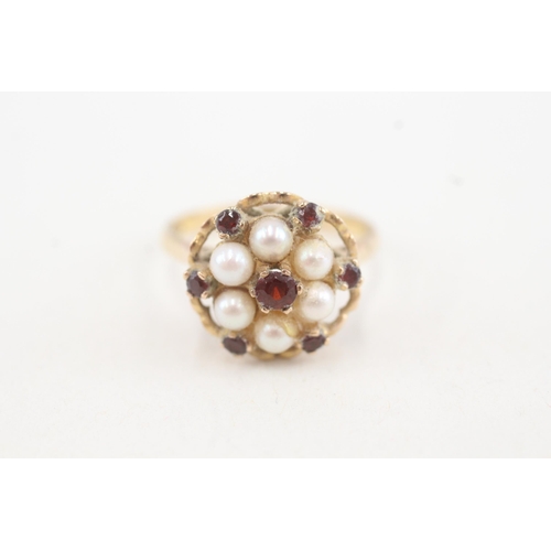 156 - 9ct gold cultured pearl & garnet floral cluster ring (4g) Size  O