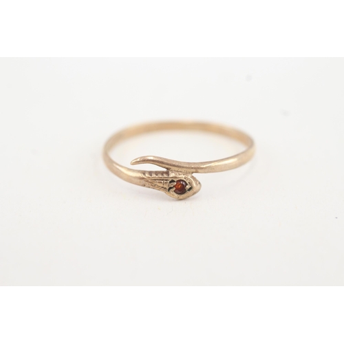 161 - 9ct gold vintage garnet snake ring (1.1g) Size  R