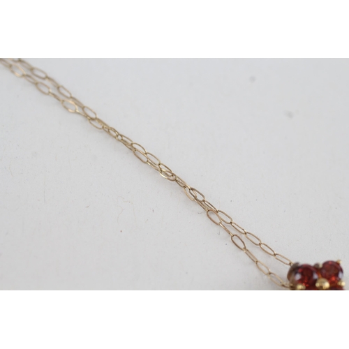 169 - 9ct gold garnet pear shape pendant necklace (2.6g)