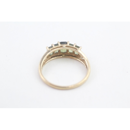 17 - 9ct gold green sapphire set five stone dress ring (3g) Size  S