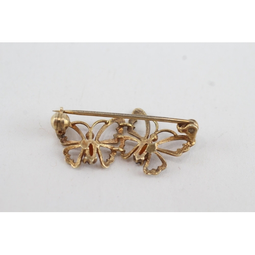 176 - 9ct gold garnet double butterfly brooch (1.7g)