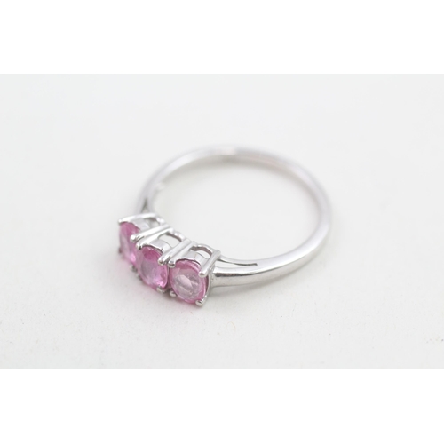 19 - 9ct white gold pink sapphire set trilogy ring (2.1g) Size  O 1/2