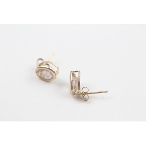 192 - 2 x 9ct gold gemstone stud earrings inc. amethyst & morganite (1.8g)