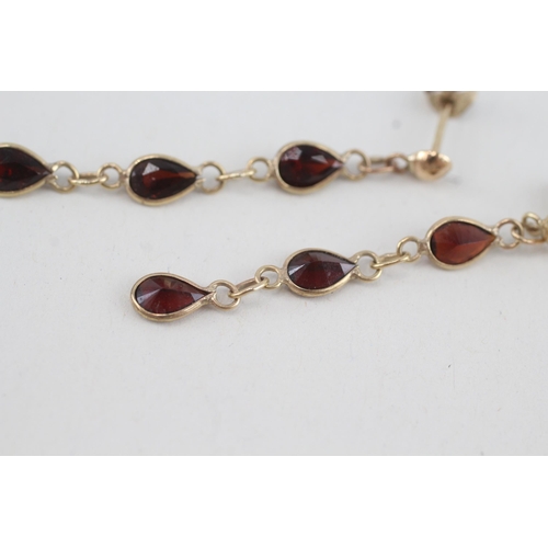 195 - 9ct gold garnet drop earrings (1.3g)