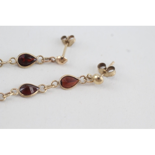 195 - 9ct gold garnet drop earrings (1.3g)