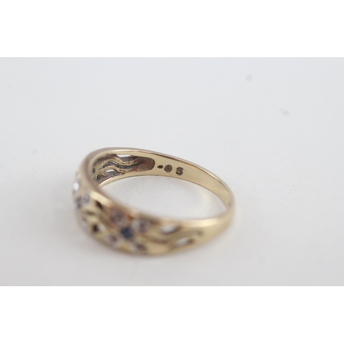 209 - 9ct gold diamond & sapphire floral three stone ring (2.9g) Size  P