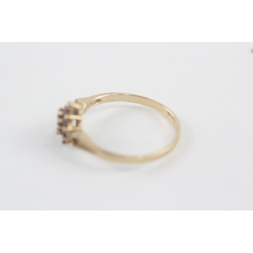 244 - 9ct gold vintage garnet cluster ring (1.4g) Size  O